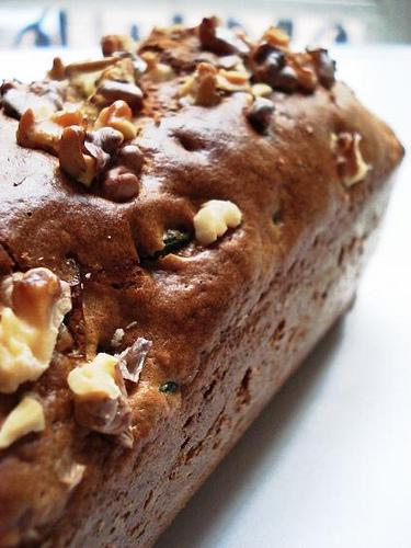 Cake aux épices, pommes et noix