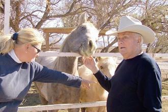 curtis Quand les célébrités viennent à la rescousse des chevaux destinés à labattoir: Jill et Tony curtis  photo cheval