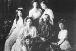Le tsar Nicolas II entouré de sa famille en 1909.