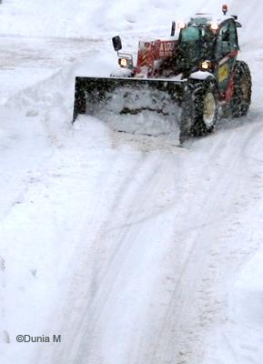 La Chaux-de-Fonds: neige 17 février 2009 pelleteuse