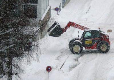 La Chaux-de-Fonds: neige 17 février 2009 pelleteuse