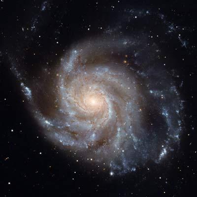 La galaxie M 101 photographiée dans le visible par le télescope Hubble