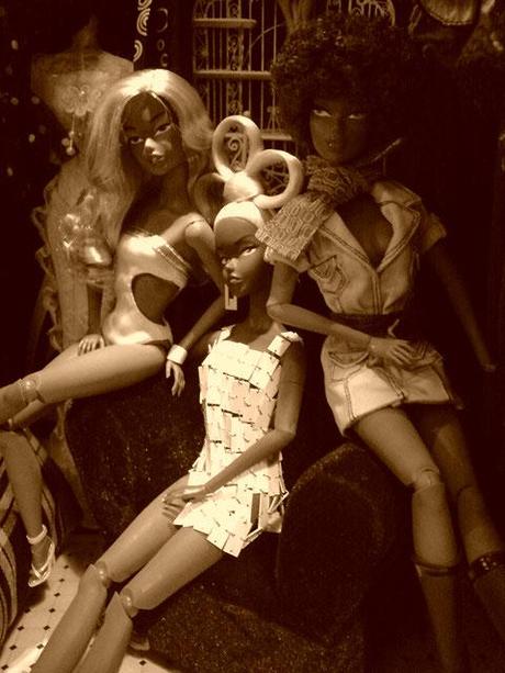 Mes AA Monsieur Z squattent la chambre de Charlie pour une scéance photo :) Mes AA Monsieur Z squattent la chambre de Charlie pour une scéance photo :)