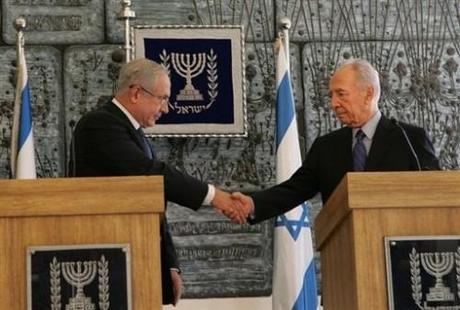 Benjamin Netanyahu et Shimon Peres 20 fev.jpg