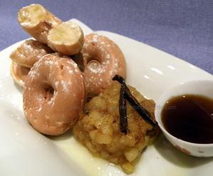 Donuts pomme caramélisée et sirop d'érable