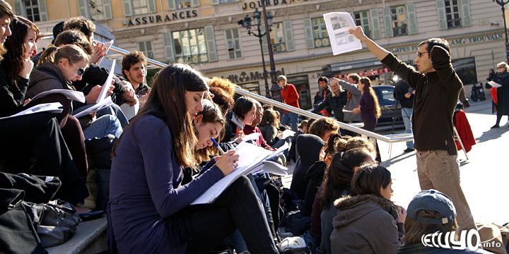 Les marches du palais changées en amphi