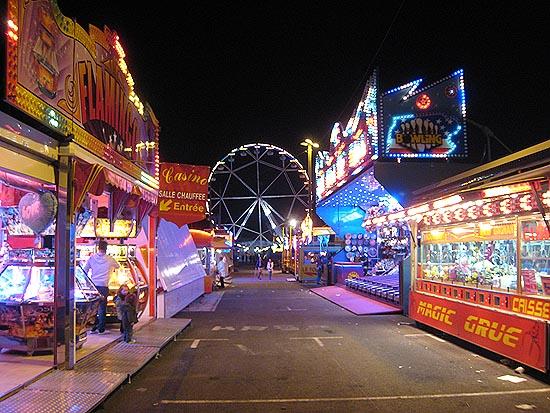 Fièvre du samedi soir mais la roue tourne à vide / Saturday night fever but the ferris wheel is empty