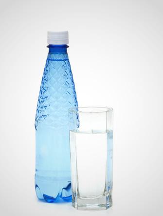 Eau du robinet ou eau en bouteille : quelle eau choisir ?