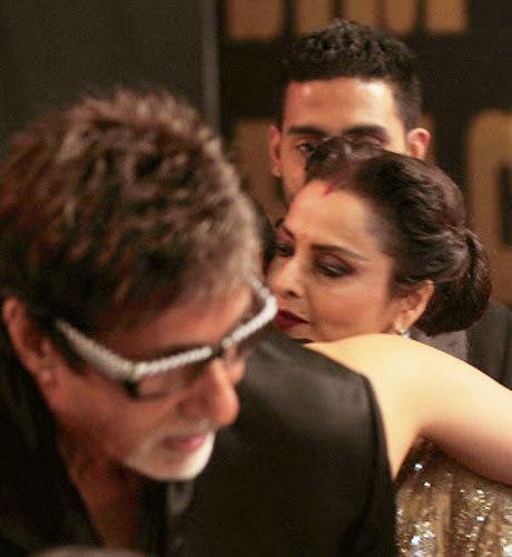 Amitabh Bachchan évite Rekha au Filmfare Awards