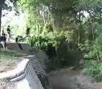 vidéo saut mur cours eau faceplant