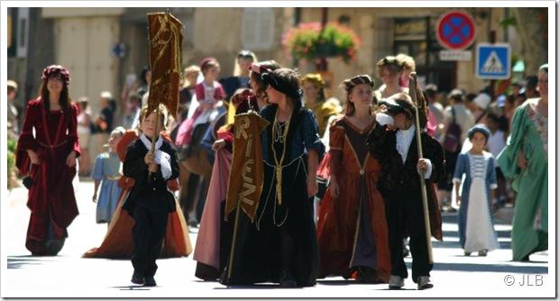 Fete de la Renaissance à Riez dans le PNR du Verdon en Provence : défilé costumé, théatre de rue, exposition, culture et patrimoine