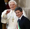 Maire Nationaliste Rome reçoit Pape Benoit