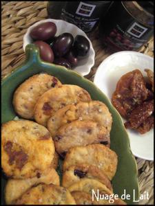 Biscuits Apéritifs au Parmesan,Tomates séchées,Olives et Fleur de Sel