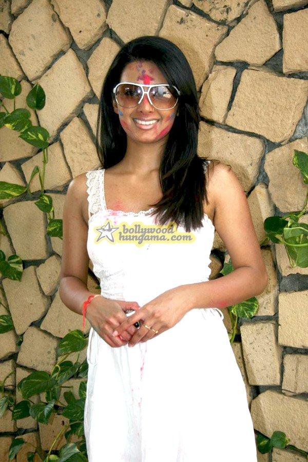 [PHOTOS] Holi Bash !