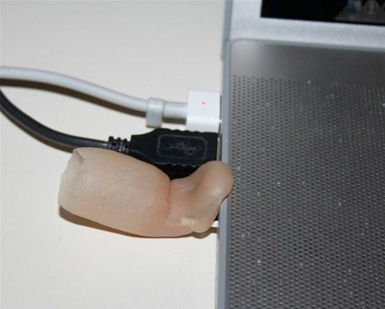 Une clé USB à la place d’un doigt