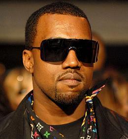 Kanye West déguisé en papi pervers!