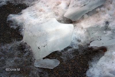 La Chaux-de-Fonds: blocs de glace tombés de toits