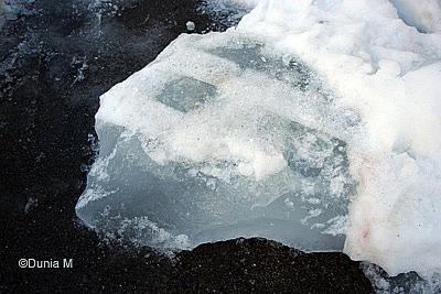 La Chaux-de-Fonds: blocs de glace tombés de toits