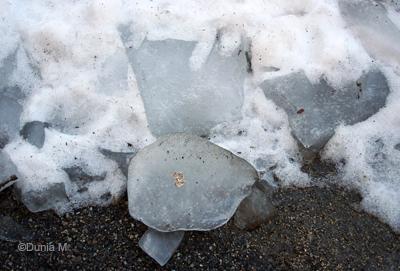 La Chaux-de-Fonds: blocs de glace tombés de toits
