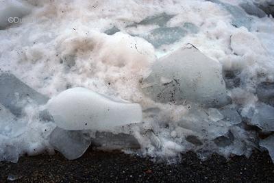 La Chaux-de-Fonds: blocs de glace tombés de toits