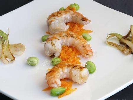 Gambas aux carottes des sables, orange, gingembre et fevettes crues