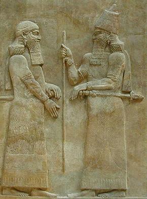 Valérie Giscard d'Estaing et un élu du conseil municipal. Valérie Giscard d'Estaing et un élu du conseil municipal.