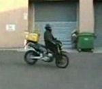 vidéo livreur pizza scooter faceplant