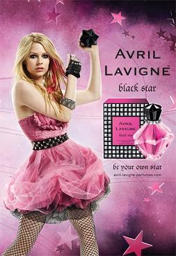 Avril Lavigne présente la pub de son parfum
