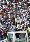 Les jeunes d'Angola font un triomphe au Pape