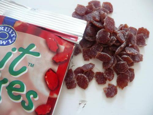 Madeleines aux pétales de fraises confites... et au sirop tagada...