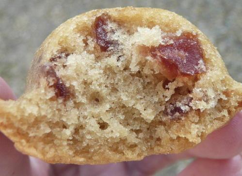 Madeleines aux pétales de fraises confites... et au sirop tagada...