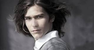 Amaury Vassili: Attention à ce jeune prodige de 19 ans!