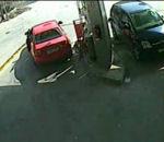 vidéo femme pistolet pompe essence