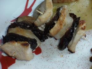 Mini brochettes de porc aux pruneaux