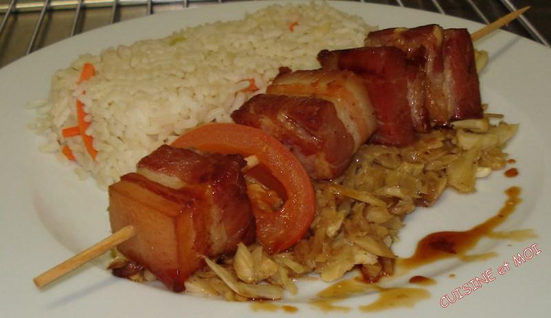 Brochette de poitrine de porc, miel soja