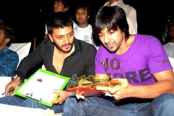 [PHOTOS] Ritesh and Ashish judge RGIT dance contest