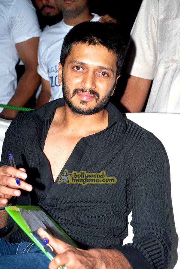 [PHOTOS] Ritesh and Ashish judge RGIT dance contest