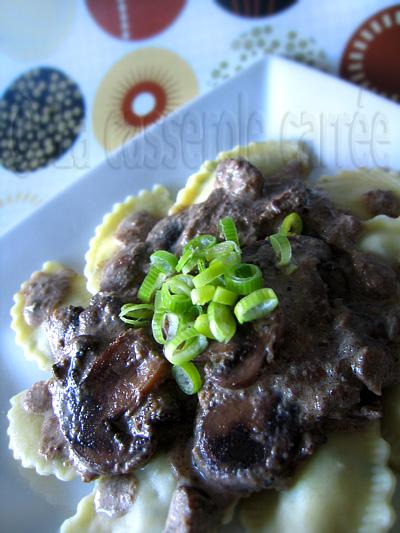 Sauce crémeuse aux champignons et vin rouge