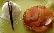 Petites tatins de poire et glace à la vanille 