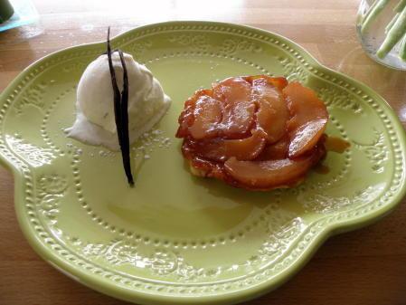Petites tatins de poire et glace à la vanille 