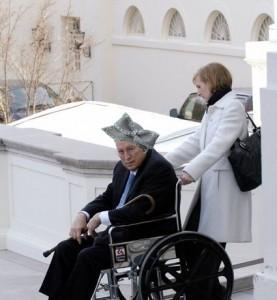 arethas-hat-is-everywhere-3752-1232489759-4 arethas-hat-is-everywhere-3752-1232489759-4