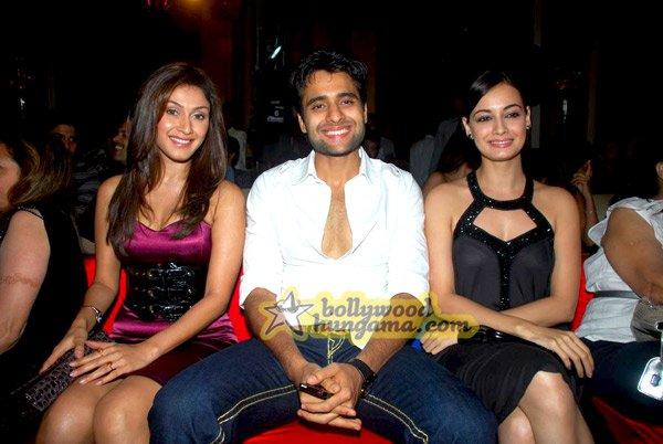 [PHOTOS] Big B & Abhishek grace Reebok's Shiamak collection launch