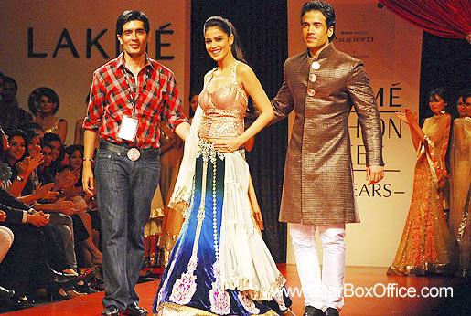 Manish, Genelia and Tusshar