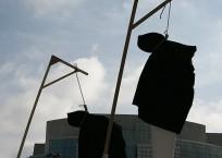 Intervention de la Coalition mondiale contre la peine de mort organisée en France, place de la Bastille à Paris, le 10 octobre 2007.