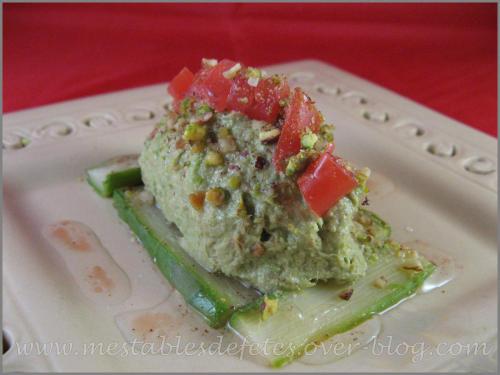 Couronne d'asperges mousse d'avocats au thon épices douces