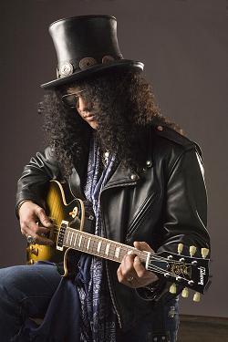 Slash sait s'entourer !