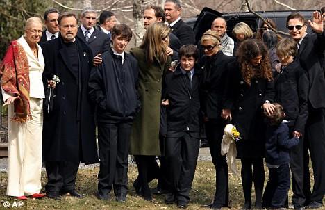 famille complète aux funérailles