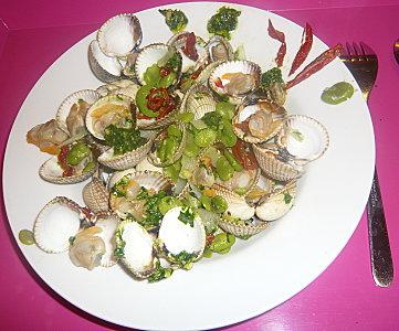 Coques, fèves fraiches et pesto d'ail d'ours