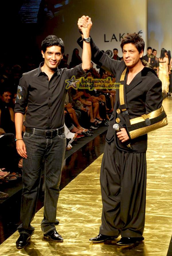 SRK défile pour Manish Malhotra