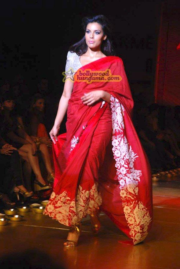 Sonam kapoor au lakhmé fashion week 2009